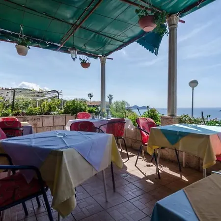Moretic - Double With Balcony And Sea View 1 Apartmán *